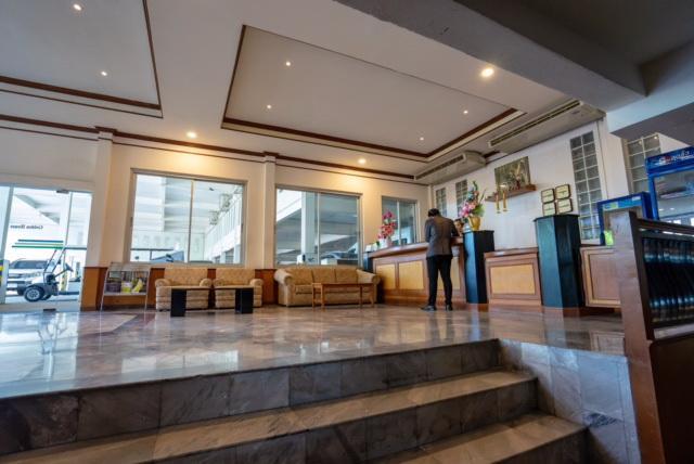 Golden House Service And Apartment Районг Екстериор снимка