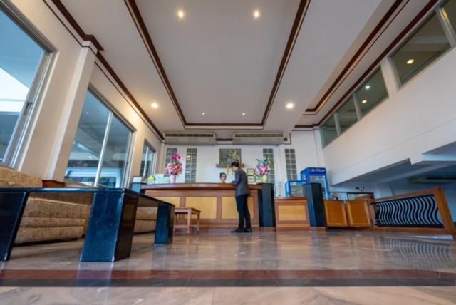 Golden House Service And Apartment Районг Екстериор снимка